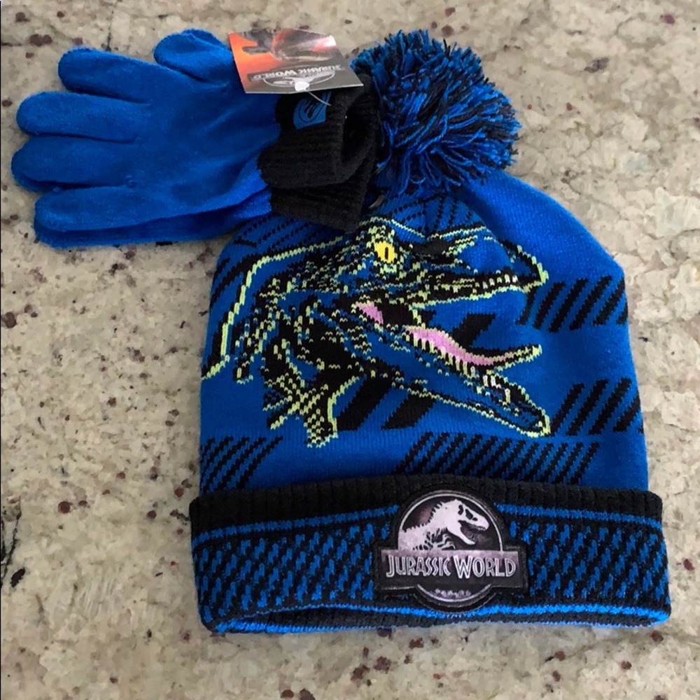 Jurassic World Hat & Gloves Set Brand New